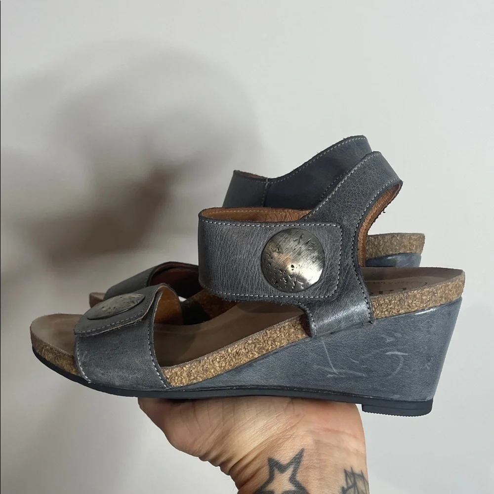 Taos | Women’s Carousel 3 Wedge Strappy Sandals Size 7.5